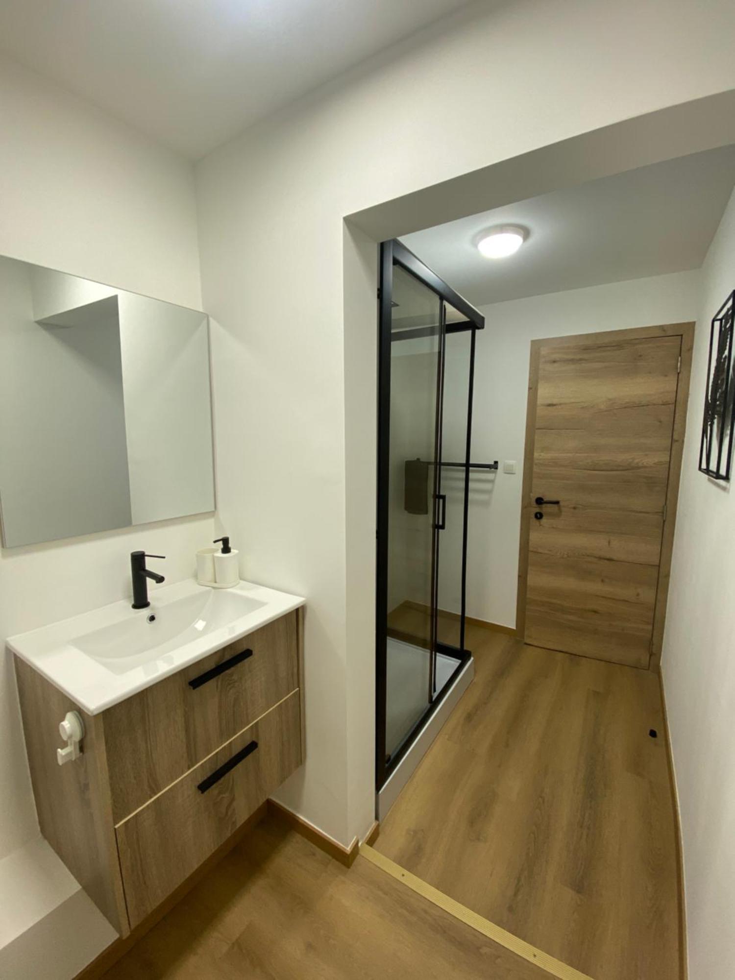 1-D011 Superbe Appartement Spacieux Tres Calme Charleroi Exterior photo
